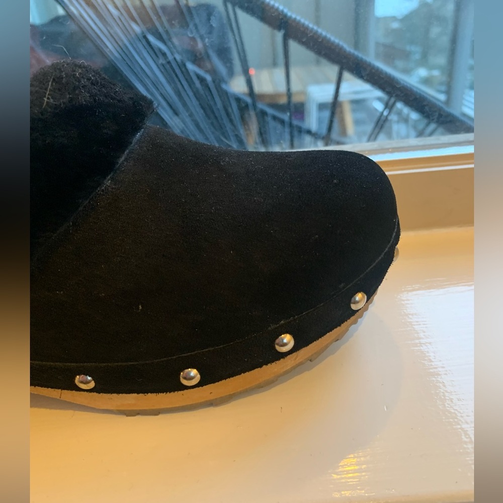 Cozy Sheepskin Clogs with Heel - Picture 3 of 8